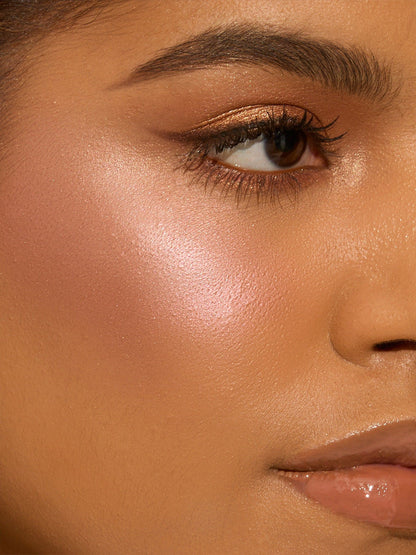 QIAWI Glow Gallery highlighting eye & cheek palette
