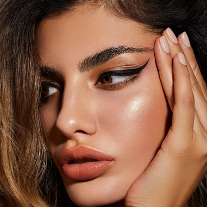 🌟 Can’t Get Even Wings? This Pen Creates a Perfect Cat-Eye in 1 Second