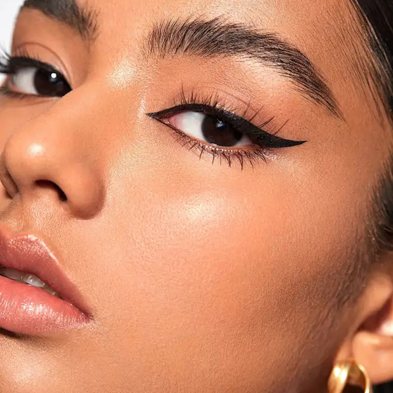 🌟 Can’t Get Even Wings? This Pen Creates a Perfect Cat-Eye in 1 Second